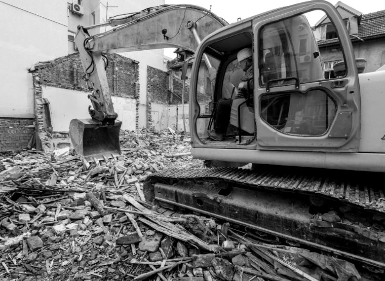 DEMOLATION & CONSTRUCTION